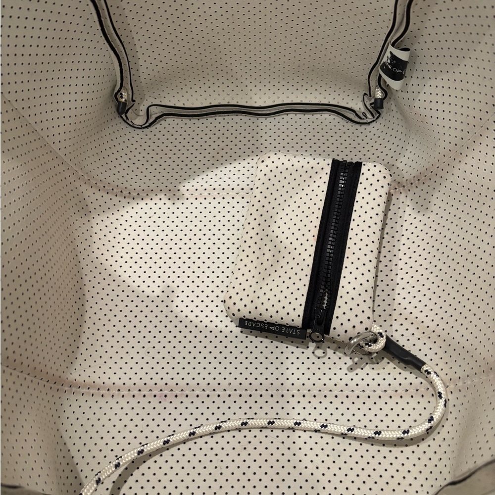 State of Escape white neoprene tote - Picture 10 of 13